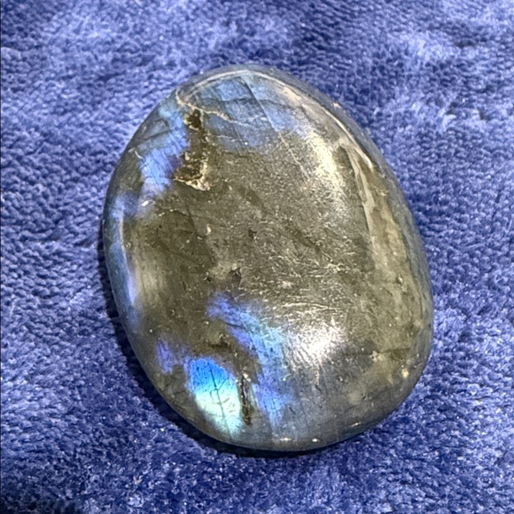 Polished Labradorite Palm Stone - Blue-Green Flash - Picture 4 of 7